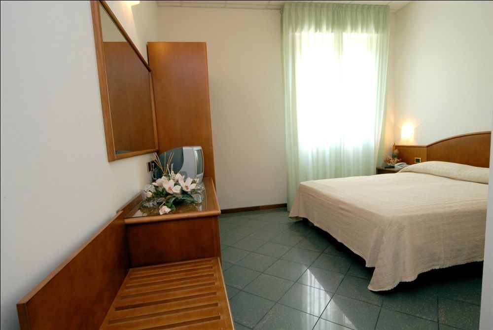 La Chiesaccia Hotel Ristorante Ponte Samoggia Buitenkant foto